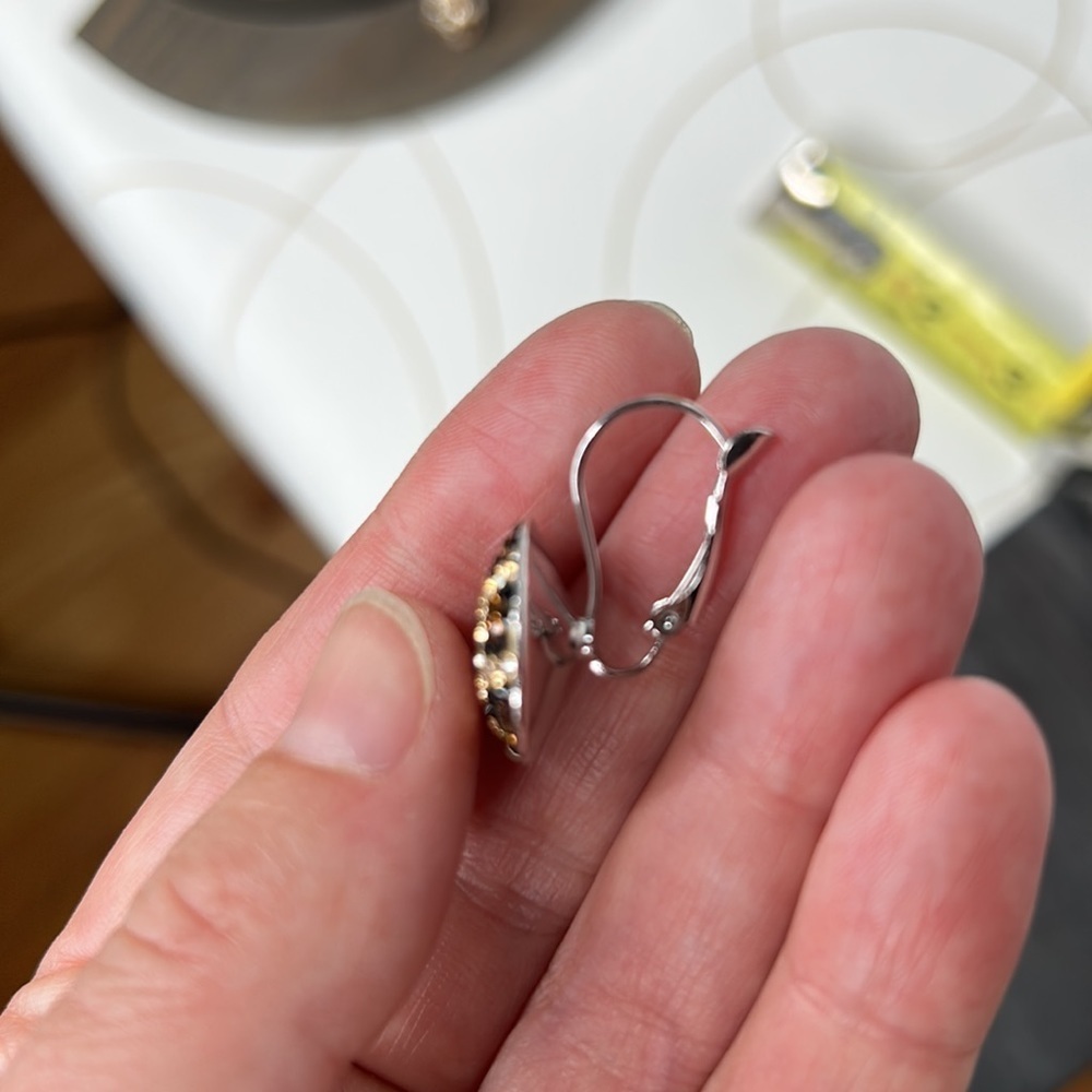 Elegant Leopard Print Earrings - Picture 3 of 4